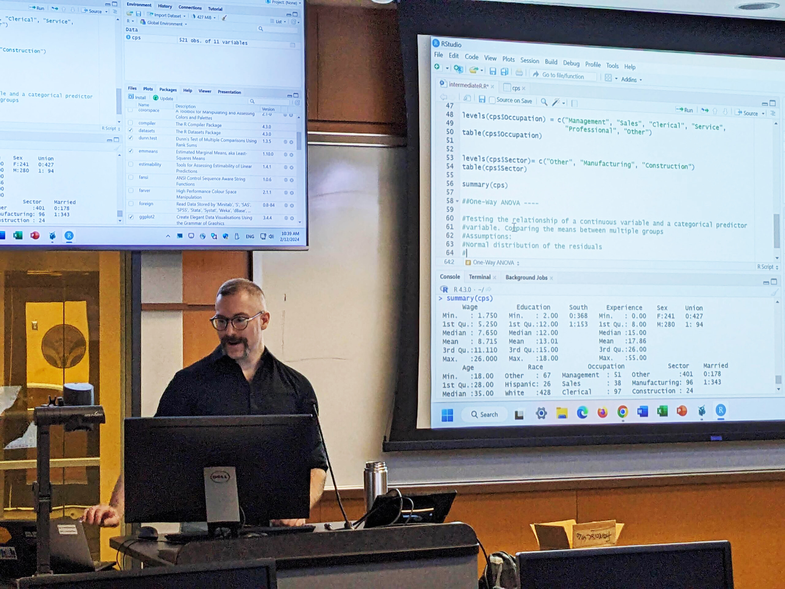 Stephen Parry, a statistical consultant with the Cornell Statistical Consulting Unit (CSCU), leads a recent workshop. 
